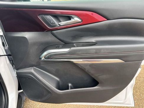 Used 2025 Chevrolet Traverse Z71 w/ Driver Confidence Package AWD/4WD image 33