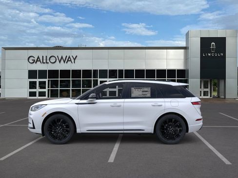 New 2025 Lincoln Corsair FWD w/ Equipment Group 101A image 3