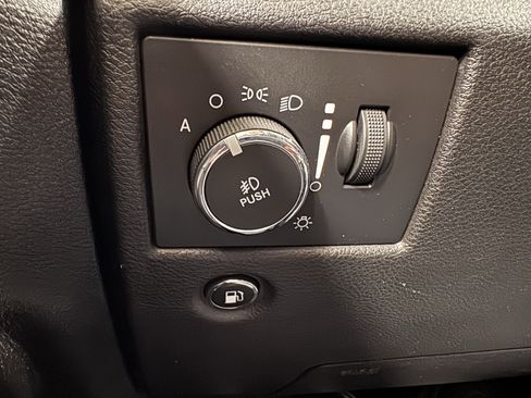 Used 2014 Jeep Grand Cherokee Overland image 13