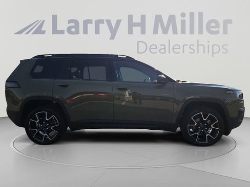 New 2026 Jeep Cherokee Overland w/ Trailer Tow Group AWD/4WD image 6