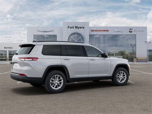 New 2025 Jeep Grand Cherokee L Laredo image 4