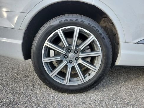 Used 2017 Audi Q7 3.0T Premium Plus w/ Premium Plus Package image 29