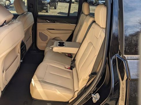 New 2025 Jeep Grand Cherokee Limited image 11