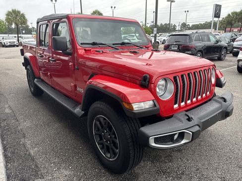 Used 2021 Jeep Gladiator Overland w/ Trailer Tow Package AWD/4WD image 5