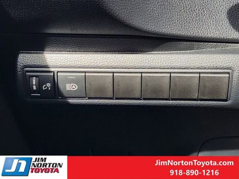Used 2025 Toyota Corolla LE image 22