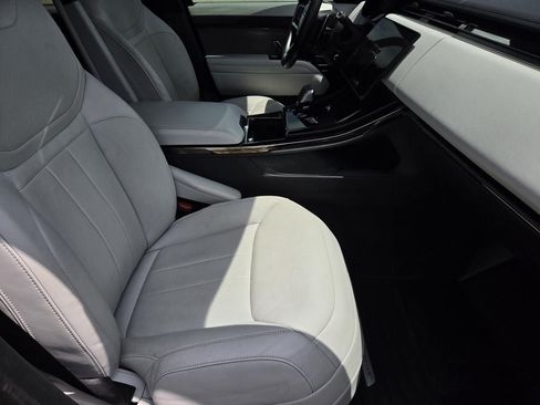 Used 2024 Land Rover Range Rover Sport SE AWD/4WD image 10