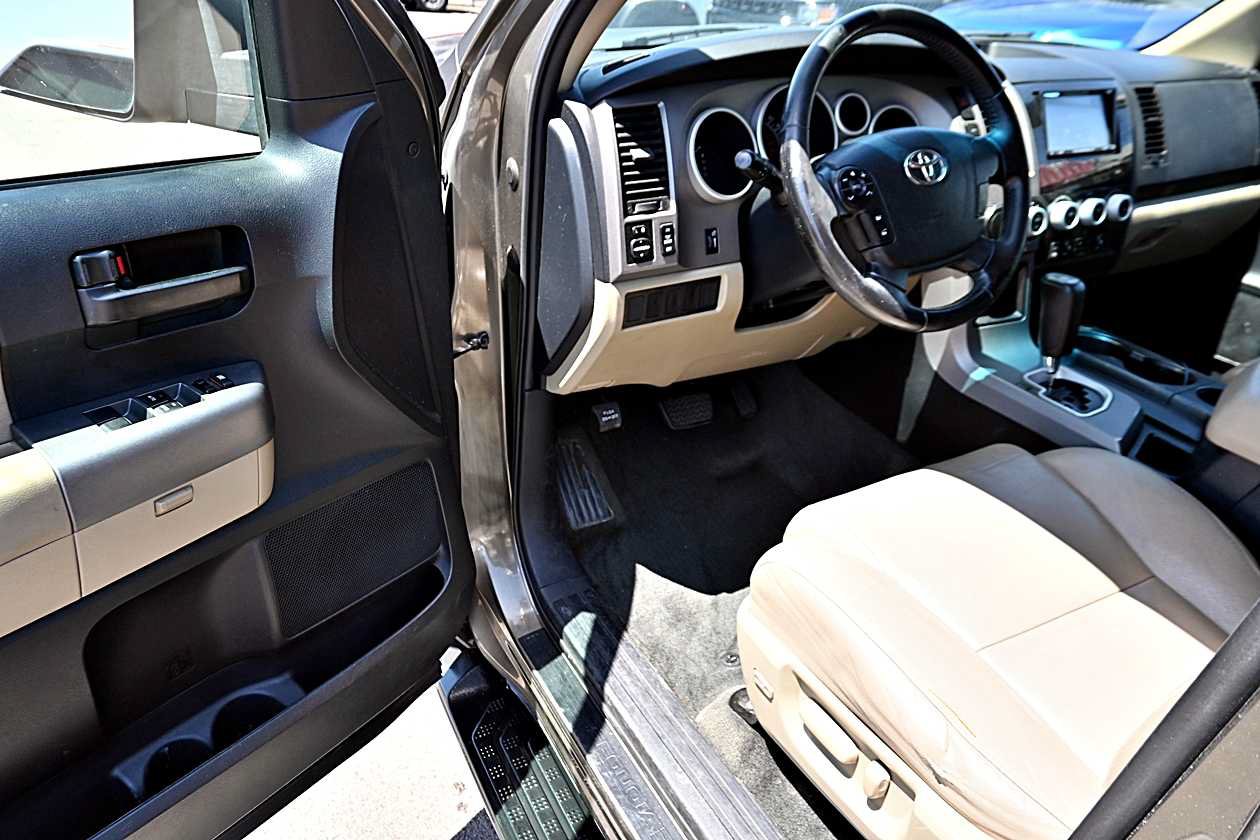 Used 2012 Toyota Sequoia SR5 RWD image 20