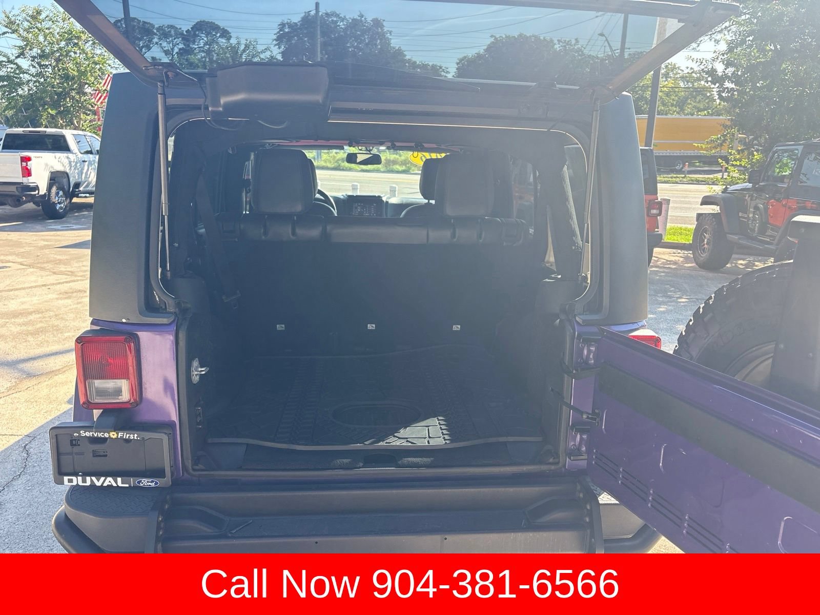 Used 2016 Jeep Wrangler Unlimited Sahara AWD/4WD image 9