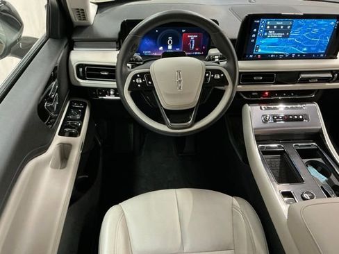 Used 2025 Lincoln Aviator 2WD image 10