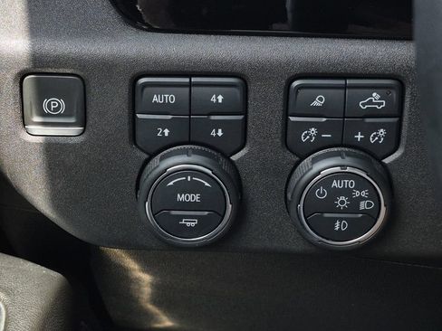 Used 2024 Chevrolet Silverado 2500 LTZ w/ LTZ Plus Package AWD/4WD image 34