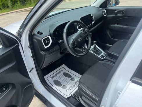Used 2026 Hyundai Venue SEL FWD image 10