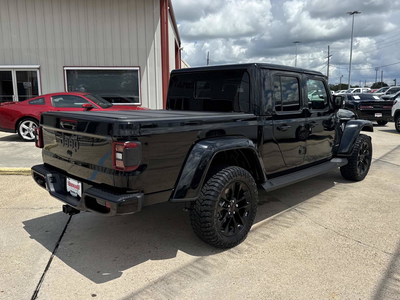 Used 2023 Jeep Gladiator Overland AWD/4WD image 7