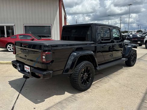 Used 2023 Jeep Gladiator Overland AWD/4WD image 7