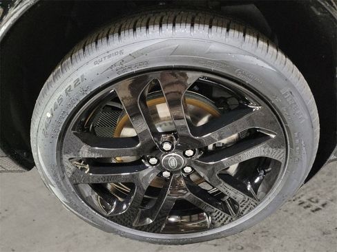 New 2025 Land Rover Discovery Sport Dynamic SE image 11