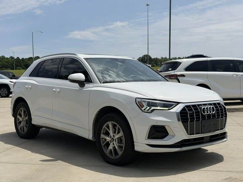 Used 2023 Audi Q3 2.0T Premium w/ Convenience Package AWD/4WD image 2