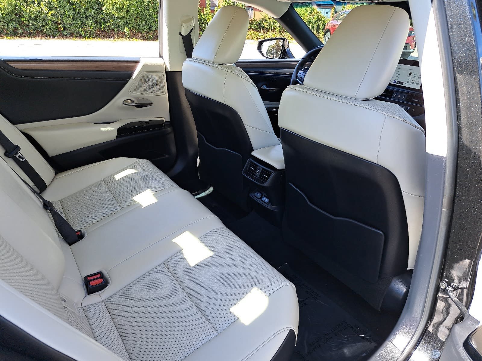 Used 2024 Lexus ES 300h w/ Premium Package FWD image 11
