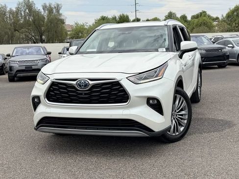 Used 2020 Toyota Highlander Platinum AWD/4WD image 3