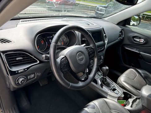 Used 2019 Jeep Cherokee Latitude Plus image 11