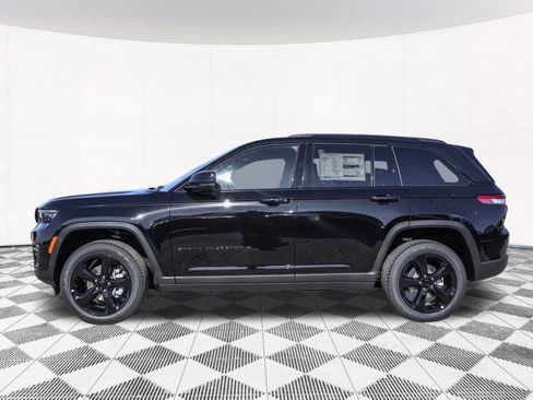 New 2025 Jeep Grand Cherokee Limited w/ Black Appearance Package image 8