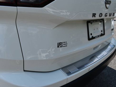 Used 2024 Nissan Rogue S AWD/4WD image 30