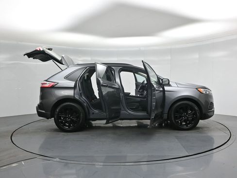 Certified 2022 Ford Edge SE w/ Black Appearance Package image 5
