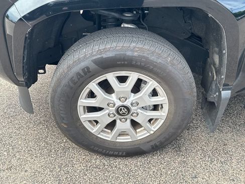Used 2025 Toyota Tacoma SR5 AWD/4WD image 34