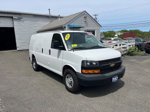 Used 2019 Chevrolet Express 2500 RWD image 3