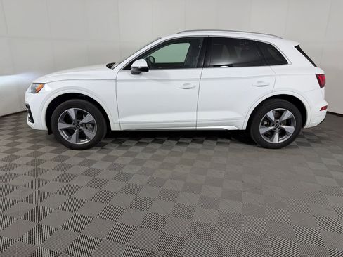 Used 2023 Audi Q5 2.0T Premium w/ Convenience Package AWD/4WD image 2