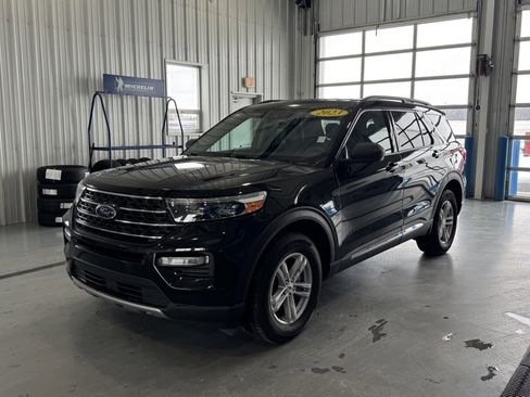 Used 2023 Ford Explorer XLT w/ Equipment Group 202A image 3