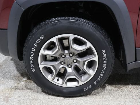 Used 2021 Jeep Cherokee Trailhawk image 9