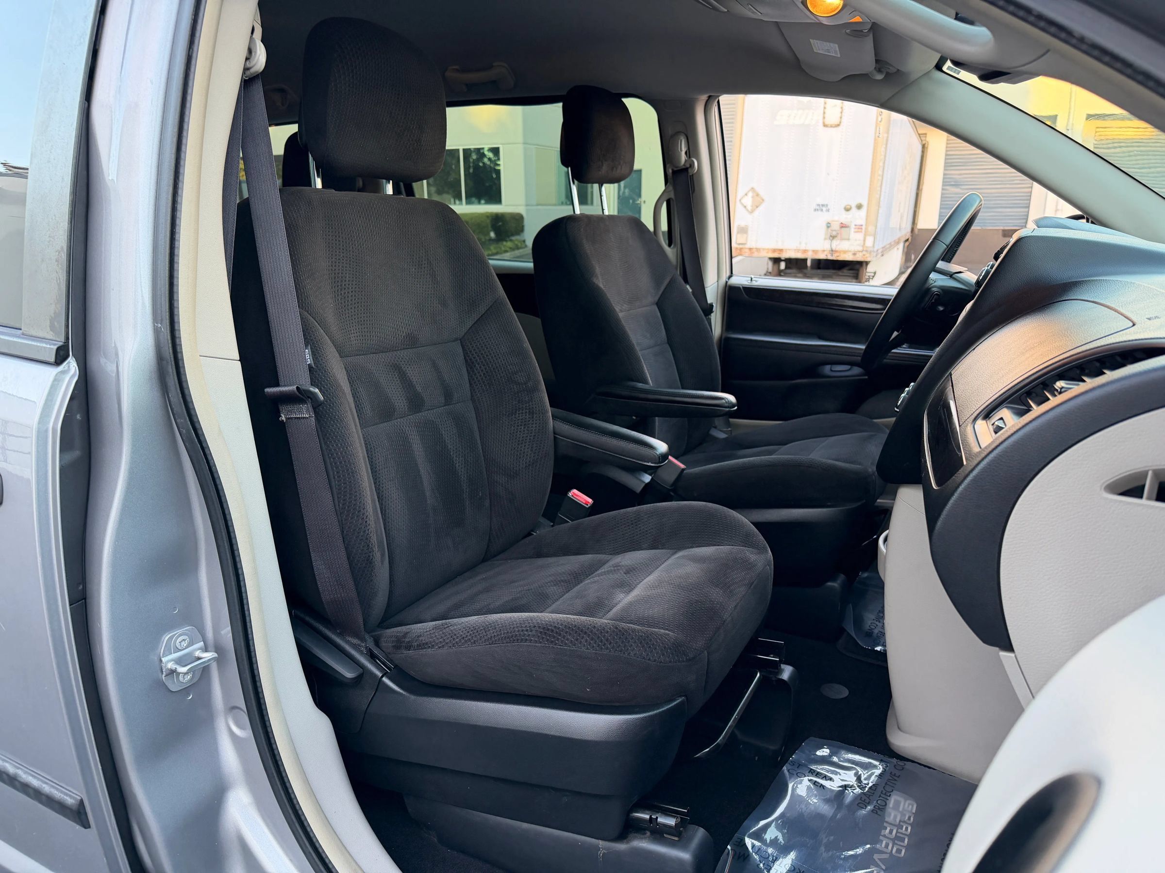 Used 2016 Dodge Grand Caravan American Value Package w/ UConnect Hands-Free Group FWD image 19