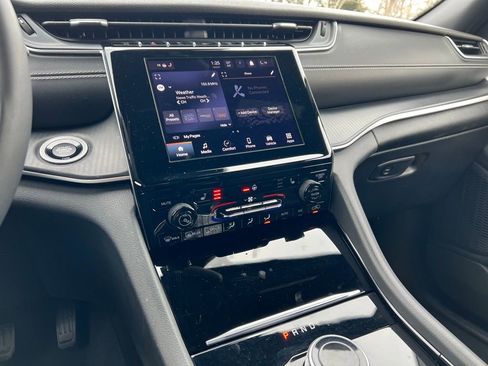 Used 2023 Jeep Grand Cherokee Altitude image 23