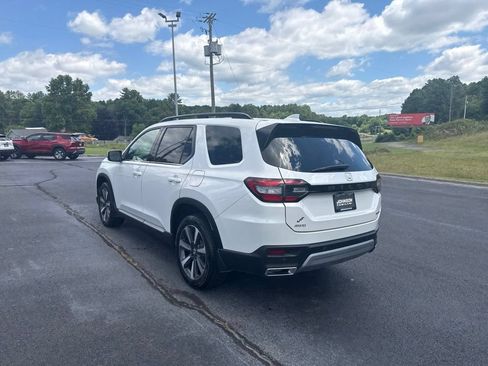 Used 2023 Honda Pilot Touring image 7