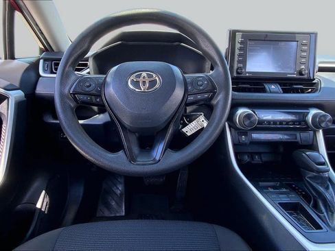 Used 2021 Toyota RAV4 LE FWD image 6