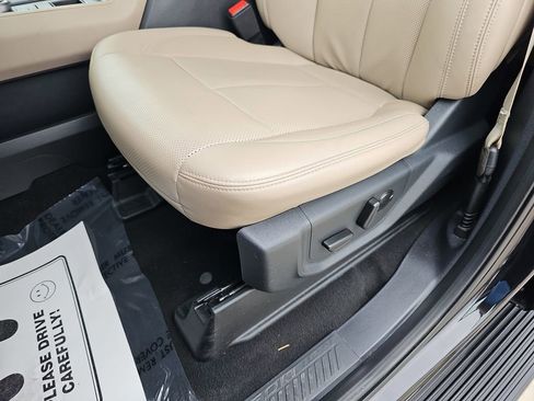 Used 2024 Ford Expedition Max XLT image 35