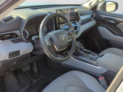 Used 2021 Toyota Highlander Limited image 14