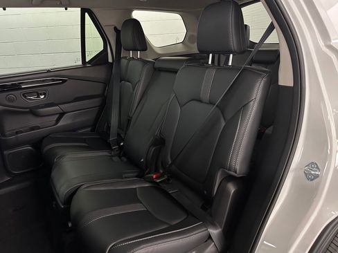 New 2025 Honda Pilot Touring image 14