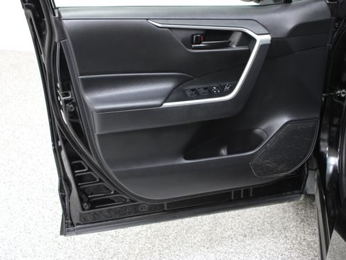 Used 2025 Toyota RAV4 LE AWD/4WD image 12