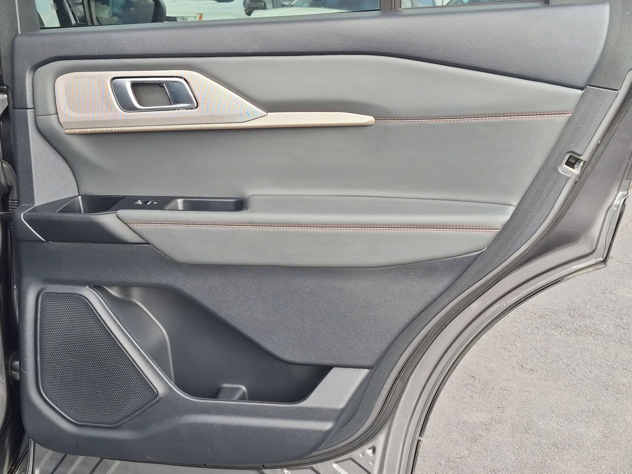 Used 2025 Ford Explorer Active RWD image 28