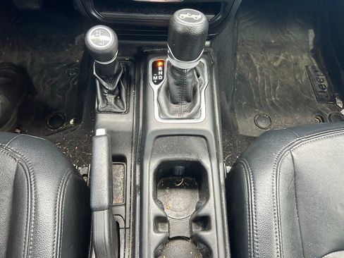 Used 2018 Jeep Wrangler Unlimited Sport S AWD/4WD image 26