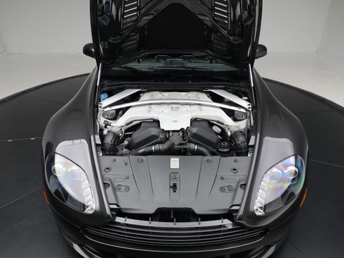 Used 2011 Aston Martin V12 Vantage Coupe image 27