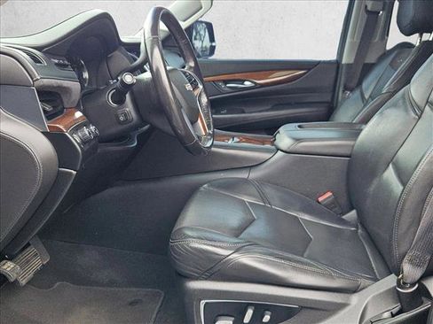 Used 2019 Cadillac Escalade Luxury image 16
