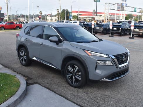 Used 2023 Nissan Rogue SL w/ SL Premium Package FWD image 16