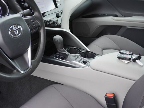 Used 2019 Toyota Camry LE image 20