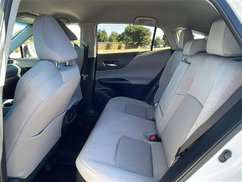 Used 2023 Toyota Venza LE image 18