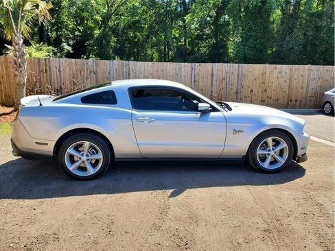 Used 2010 Ford Mustang GT Premium RWD image 10
