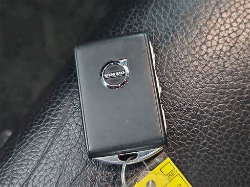 Used 2020 Volvo XC90 T6 Momentum image 37