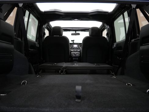 Used 2018 Jeep Wrangler Unlimited Sport S AWD/4WD image 28