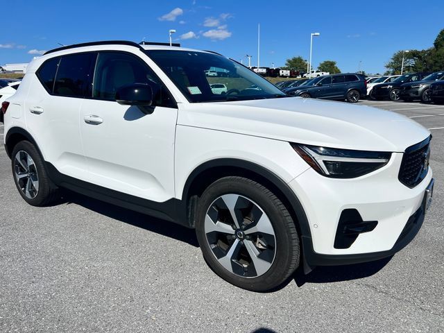 Certified 2025 Volvo XC40 B5 Plus w/ Protection Package Premier AWD/4WD image 1