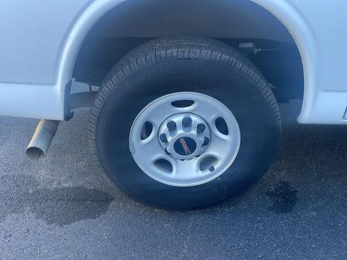 Used 2015 GMC Savana 2500 RWD image 9
